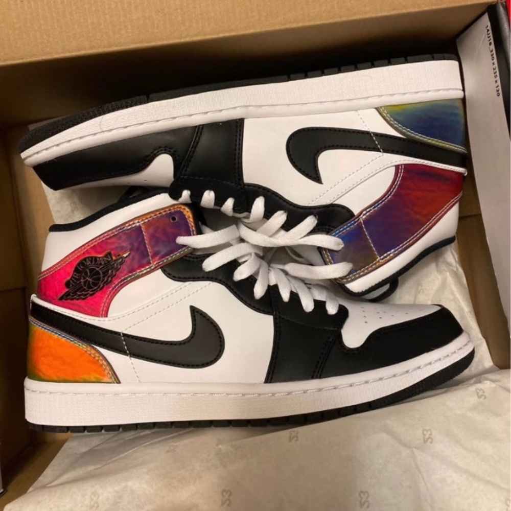 Jordan 1 Mid ‘Heat Reactive’